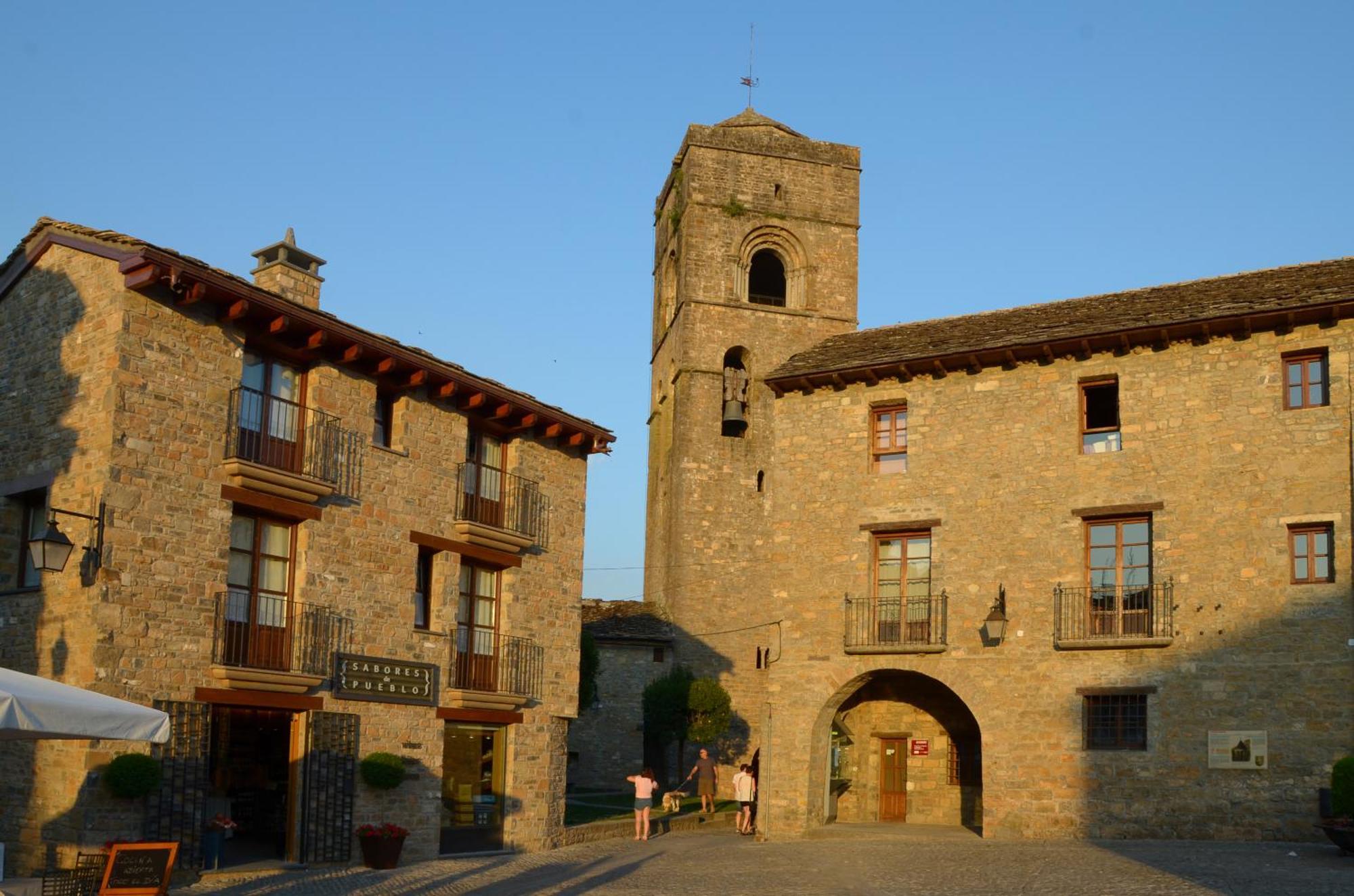 Apartamentos El Palacete De Aínsa Exterior photo